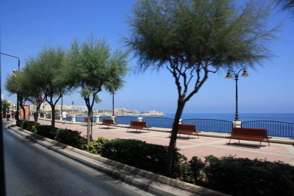 Splendid 2br Apartment, Steps To St Georges Bay Appartement San Ġiljan