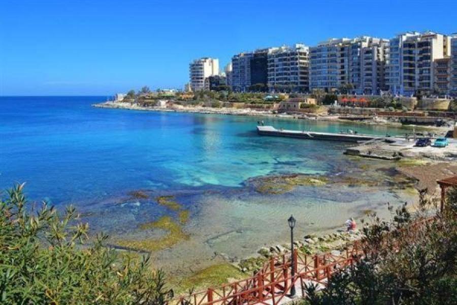 Splendid 2br Apartment, Steps To St Georges Bay Appartement *